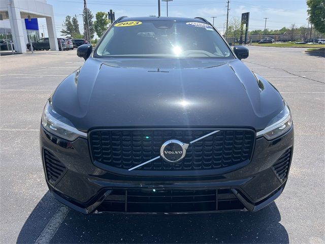 2023 Volvo XC60 Plus Dark Theme
