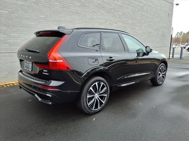 2023 Volvo XC60 Plus Dark Theme