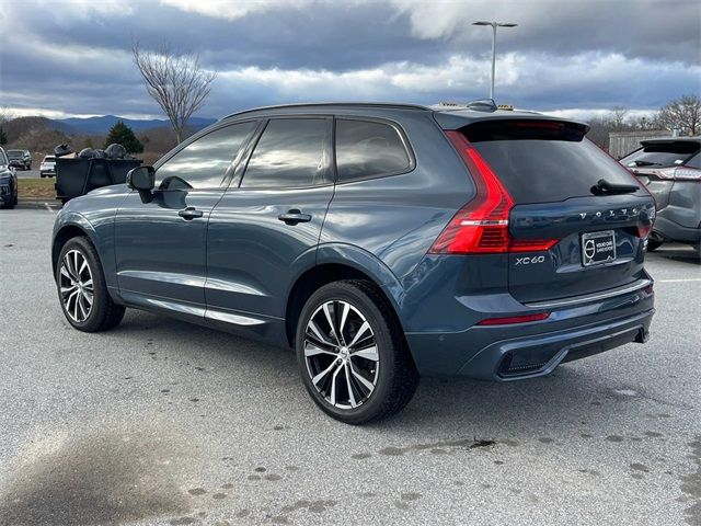 2023 Volvo XC60 Plus Dark Theme