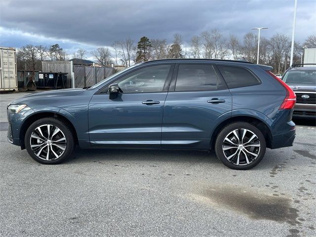 2023 Volvo XC60 Plus Dark Theme