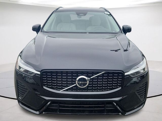 2023 Volvo XC60 Plus Dark Theme