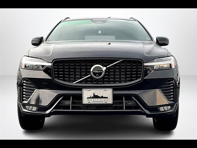 2023 Volvo XC60 Plus Dark Theme