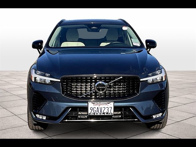 2023 Volvo XC60 Plus Dark Theme