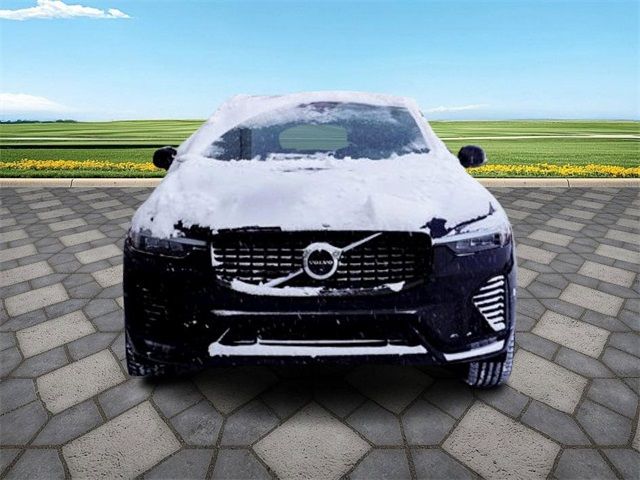 2023 Volvo XC60 Plus Dark Theme