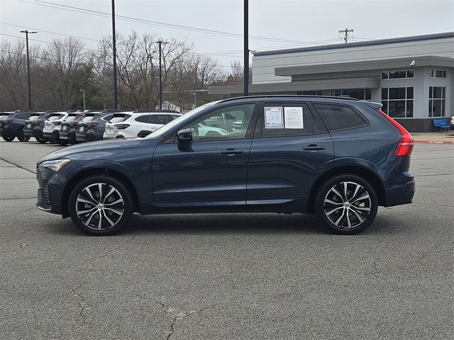 2023 Volvo XC60 Plus Dark Theme