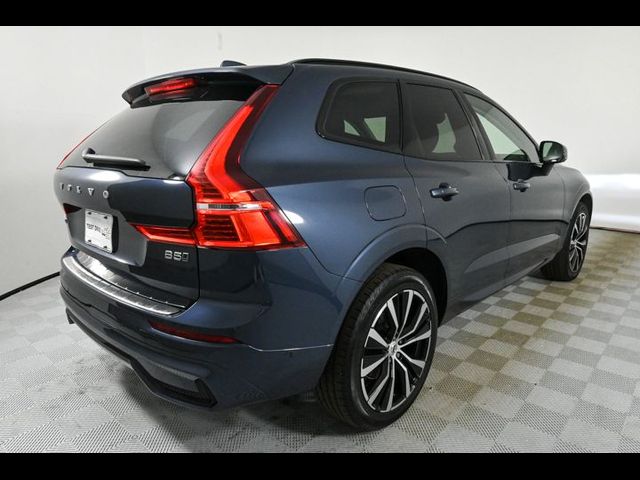 2023 Volvo XC60 Plus Dark Theme