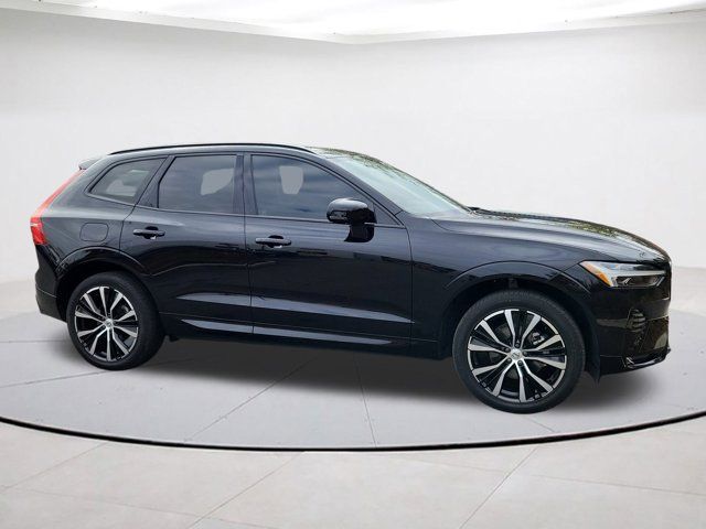 2023 Volvo XC60 Plus Dark Theme