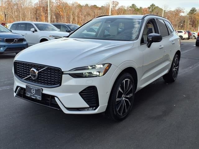 2023 Volvo XC60 Plus Dark Theme