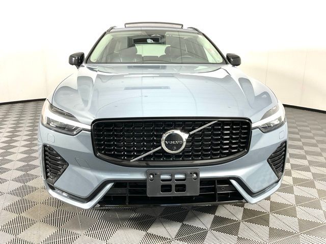 2023 Volvo XC60 Plus Dark Theme