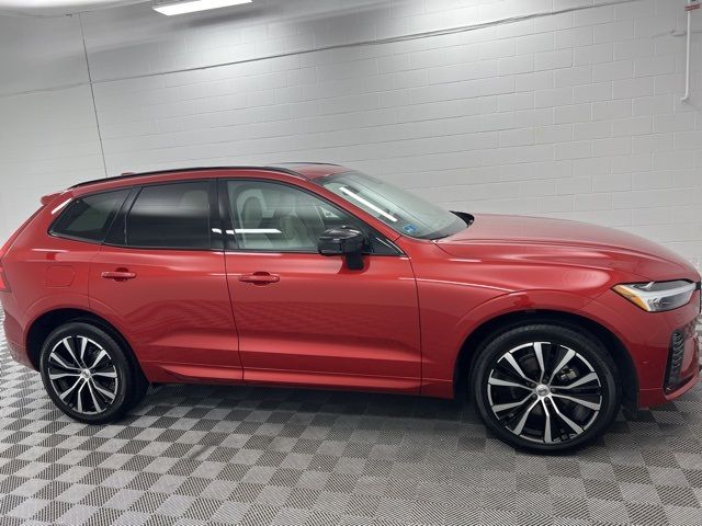 2023 Volvo XC60 Plus Dark Theme