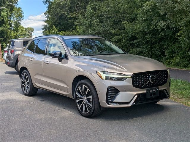 2023 Volvo XC60 Plus Dark Theme