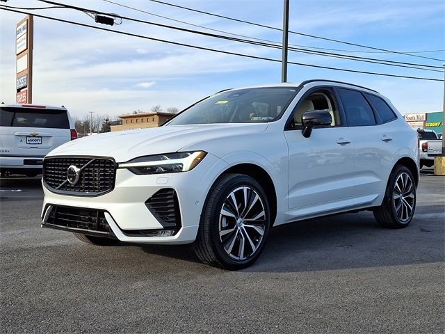 2023 Volvo XC60 Plus Dark Theme