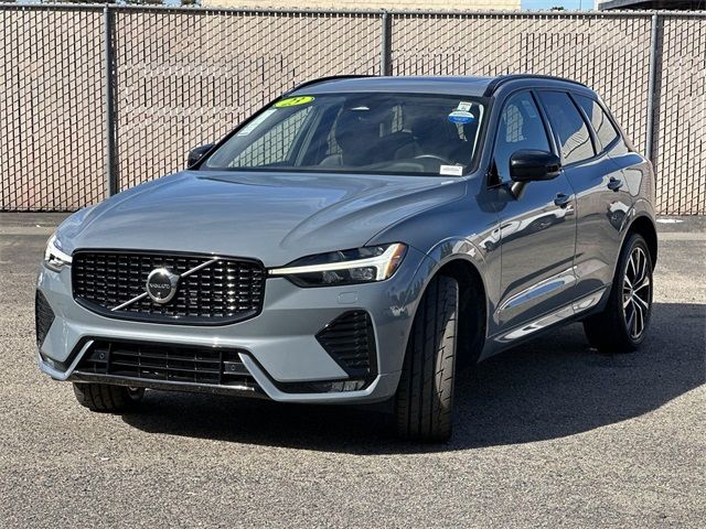2023 Volvo XC60 Plus Dark Theme