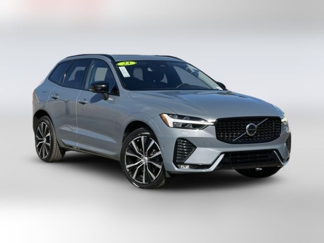 2023 Volvo XC60 Plus Dark Theme