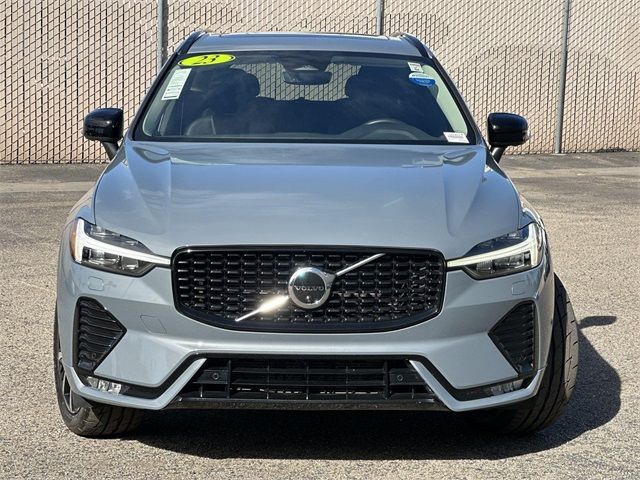 2023 Volvo XC60 Plus Dark Theme