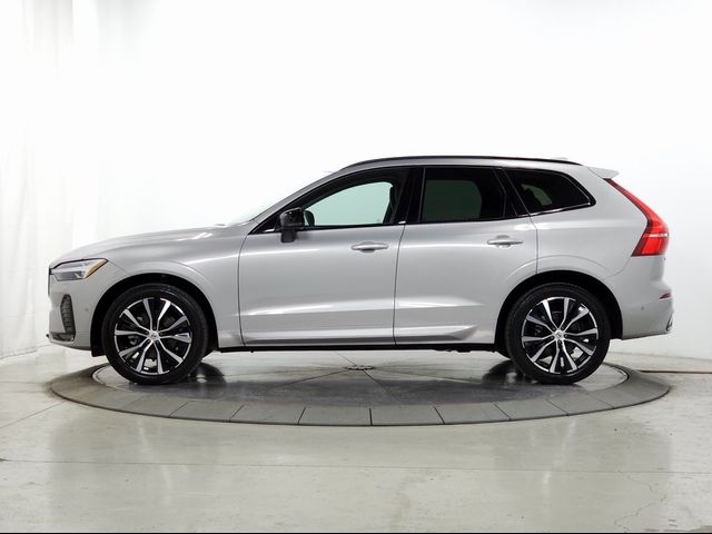 2023 Volvo XC60 Plus Dark Theme