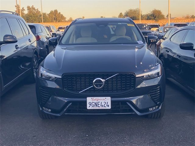 2023 Volvo XC60 Plus Dark Theme