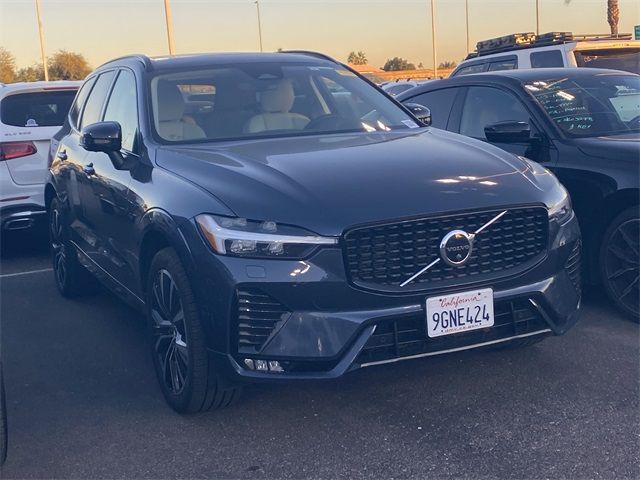 2023 Volvo XC60 Plus Dark Theme