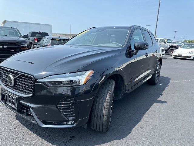 2023 Volvo XC60 Plus Dark Theme