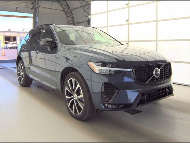 2023 Volvo XC60 Plus Dark Theme