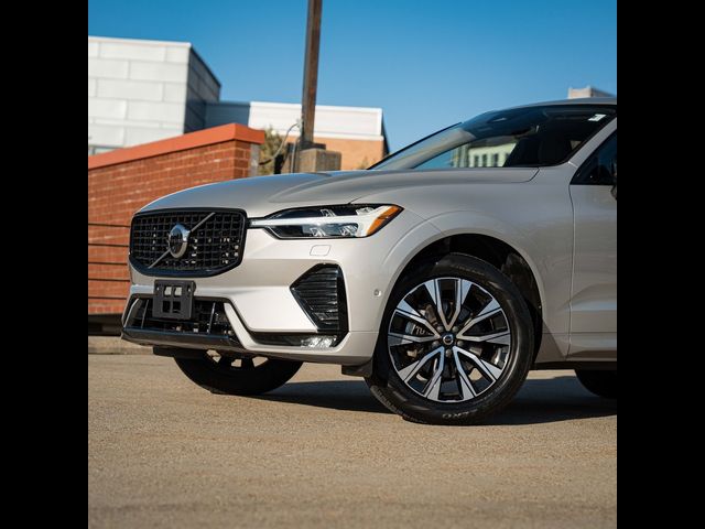 2023 Volvo XC60 Plus Dark Theme