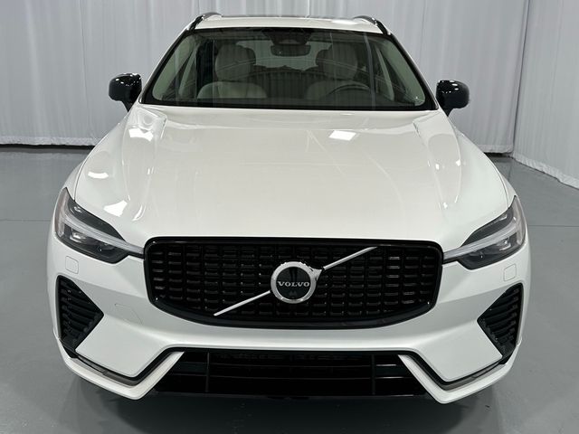 2023 Volvo XC60 Plus Dark Theme