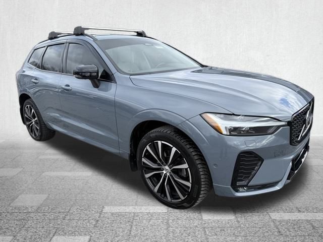 2023 Volvo XC60 Plus Dark Theme