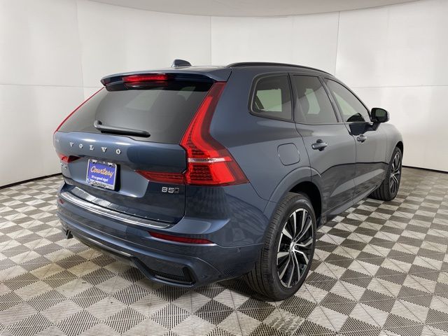 2023 Volvo XC60 Plus Dark Theme