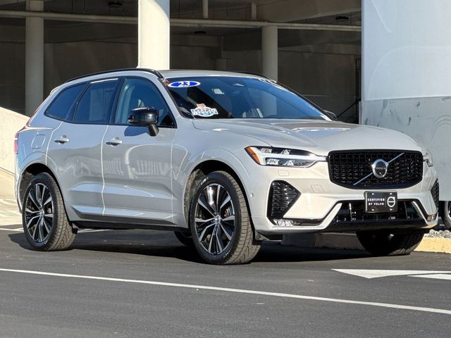 2023 Volvo XC60 Plus Dark Theme