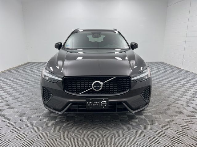 2023 Volvo XC60 Plus Dark Theme