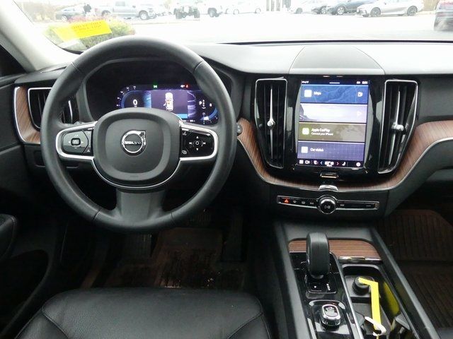 2023 Volvo XC60 Plus Dark Theme