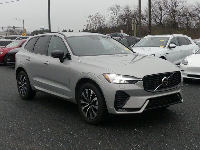 2023 Volvo XC60 Plus Dark Theme