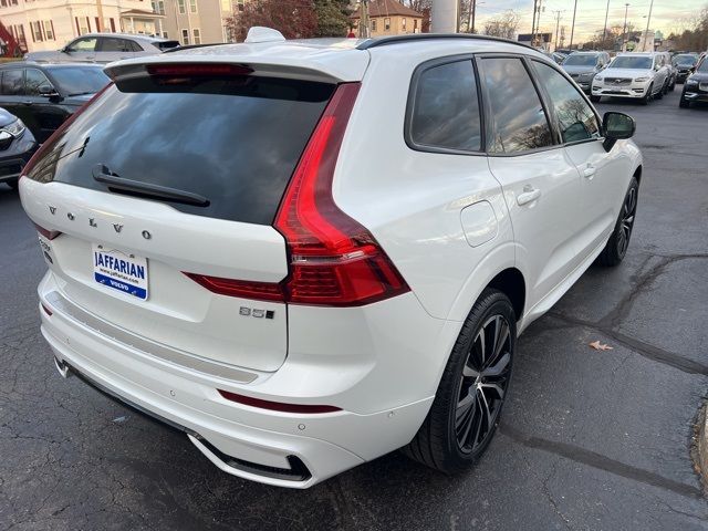 2023 Volvo XC60 Plus Dark Theme