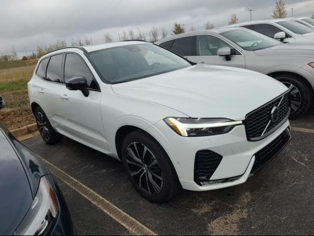 2023 Volvo XC60 Plus Dark Theme