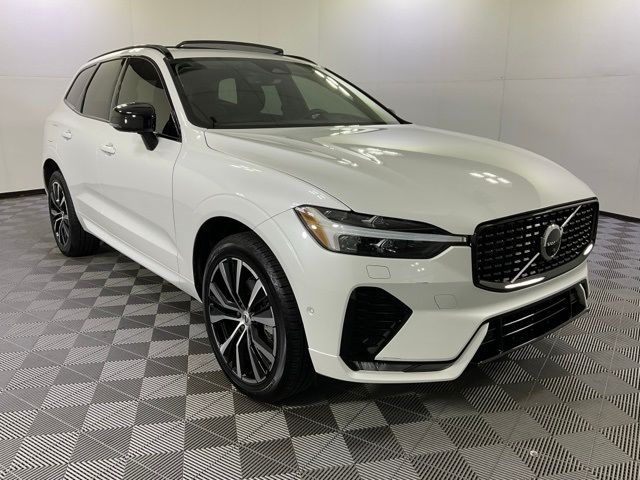 2023 Volvo XC60 Plus Dark Theme