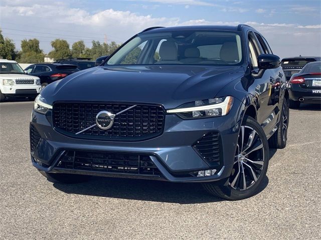 2023 Volvo XC60 Plus Dark Theme