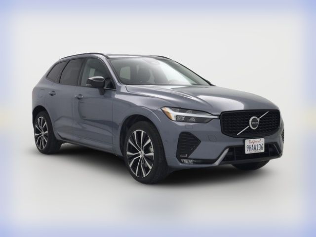 2023 Volvo XC60 Plus Dark Theme