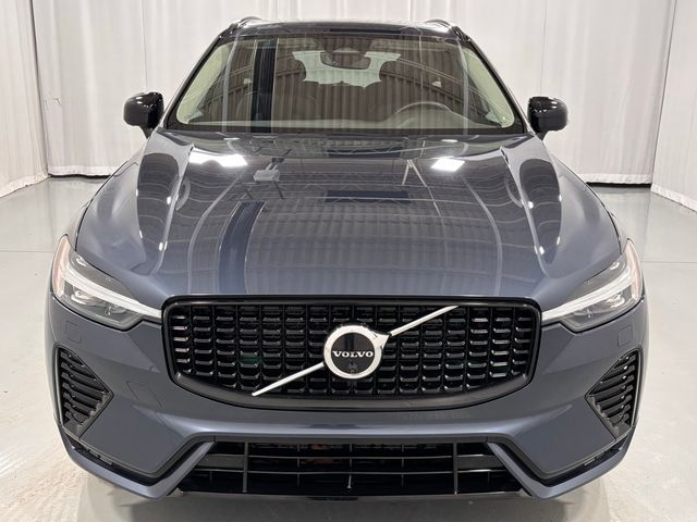 2023 Volvo XC60 Plus Dark Theme