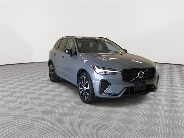 2023 Volvo XC60 Plus Dark Theme