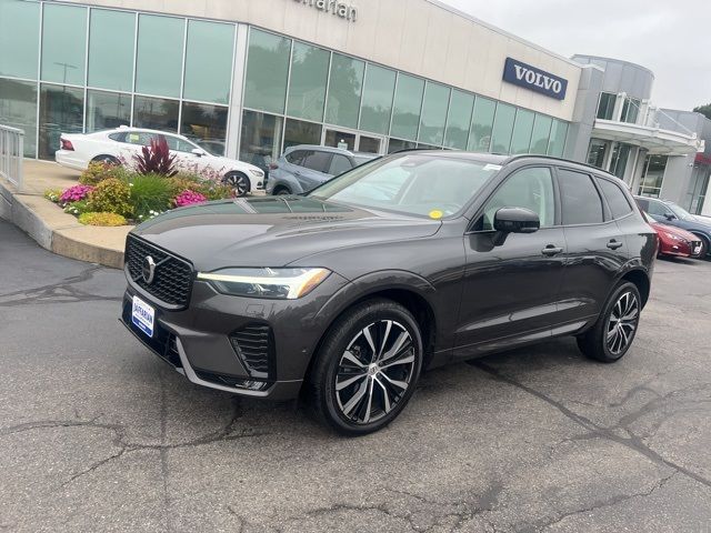 2023 Volvo XC60 Plus Dark Theme