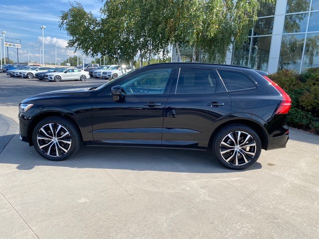 2023 Volvo XC60 Plus Dark Theme