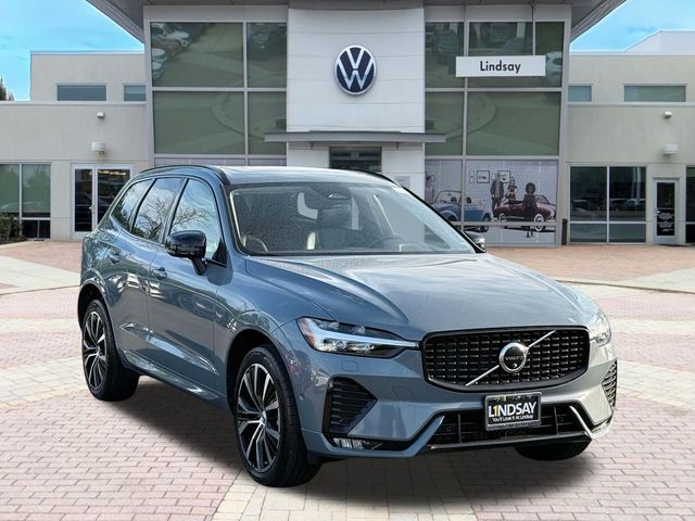 2023 Volvo XC60 Plus Dark Theme