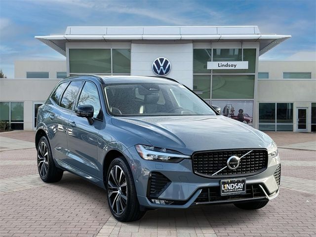 2023 Volvo XC60 Plus Dark Theme