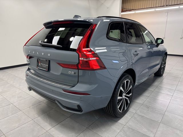 2023 Volvo XC60 Plus Dark Theme