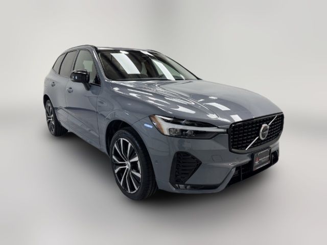 2023 Volvo XC60 Plus Dark Theme