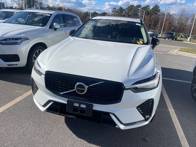 2023 Volvo XC60 Plus Dark Theme