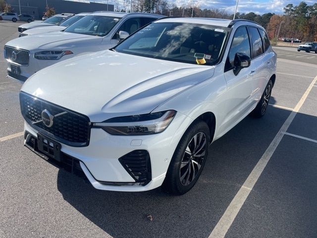 2023 Volvo XC60 Plus Dark Theme