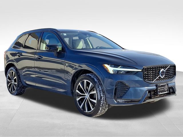 2023 Volvo XC60 Plus Dark Theme