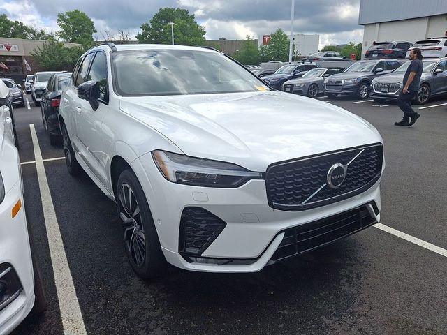 2023 Volvo XC60 Plus Dark Theme