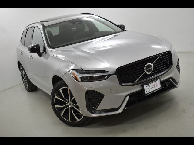 2023 Volvo XC60 Plus Dark Theme